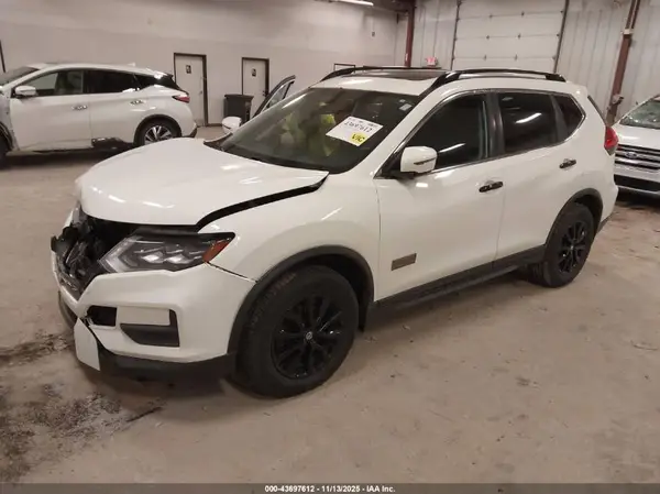 5N1AT2MV9HC757840 2017 NISSAN ROGUE - Image 2
