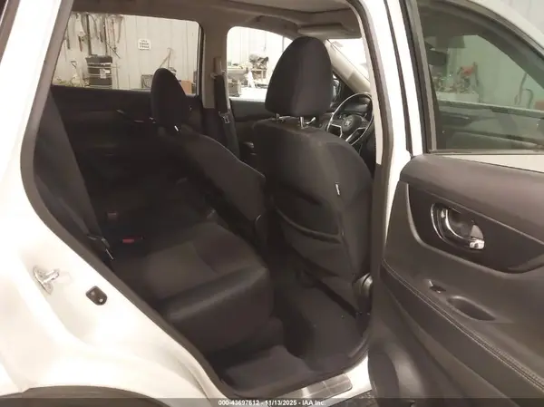 5N1AT2MV9HC757840 2017 NISSAN ROGUE - Image 8