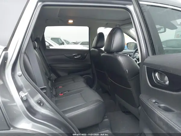 5N1AT2MV9HC775755 2017 NISSAN ROGUE - Image 8