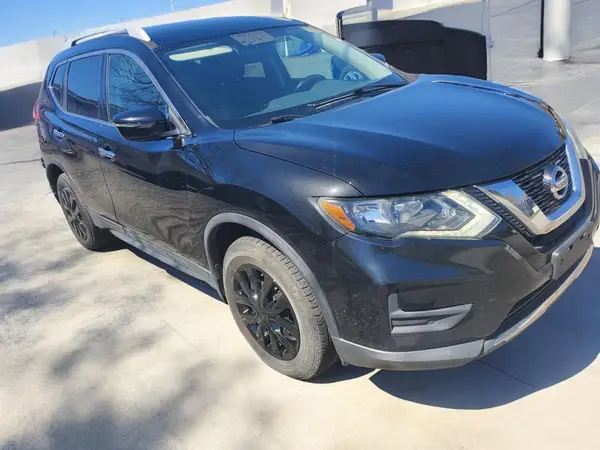 5N1AT2MV9HC77660 2017 NISSAN ROGUE - Image 1