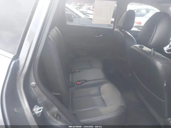 5N1AT2MV9HC777117 2017 NISSAN ROGUE - Image 8