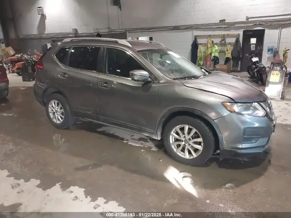 5N1AT2MV9HC779398 2017 NISSAN ROGUE - Image 1