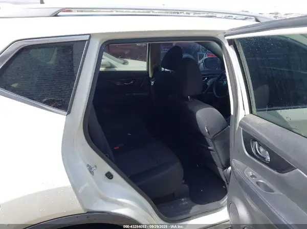 5N1AT2MV9HC800377 2017 NISSAN ROGUE - Image 8