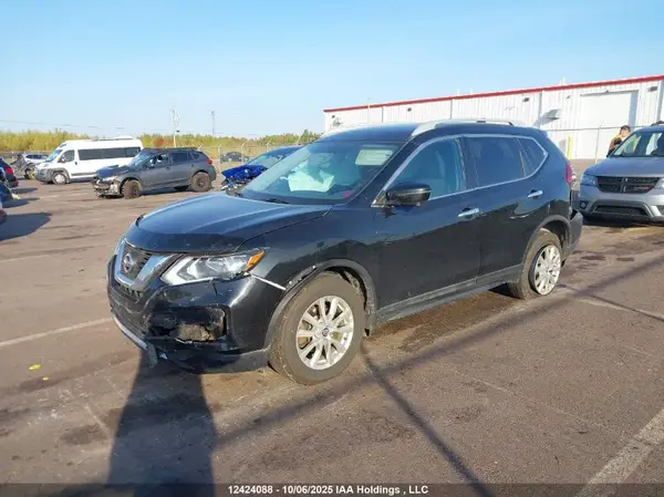5N1AT2MV9HC808074 2017 NISSAN ROGUE - Image 2
