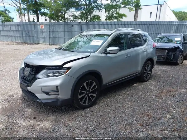 5N1AT2MV9HC813355 2017 NISSAN ROGUE - Image 2