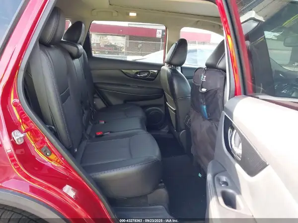 5N1AT2MV9HC813369 2017 NISSAN ROGUE - Image 8