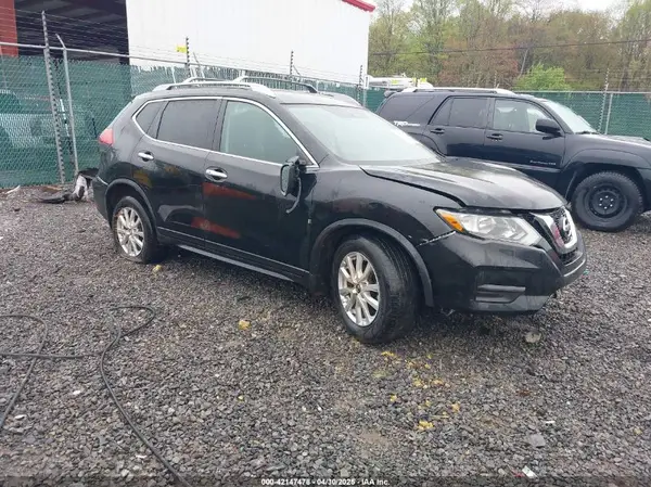 5N1AT2MV9HC813713 2017 NISSAN ROGUE - Image 1