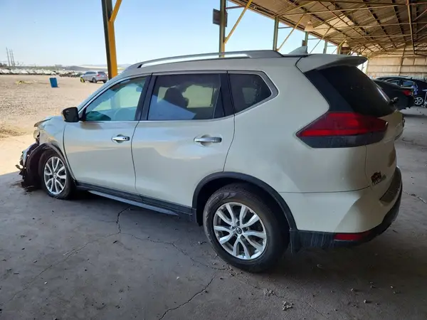 5N1AT2MV9HC813856 2017 NISSAN ROGUE - Image 2