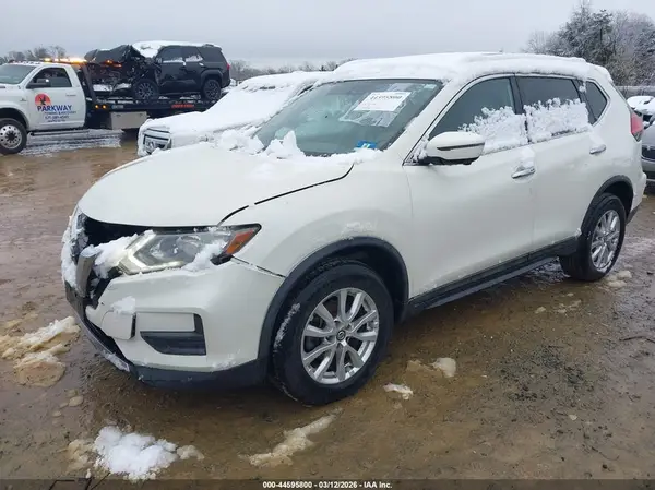5N1AT2MV9HC814327 2017 NISSAN ROGUE - Image 2