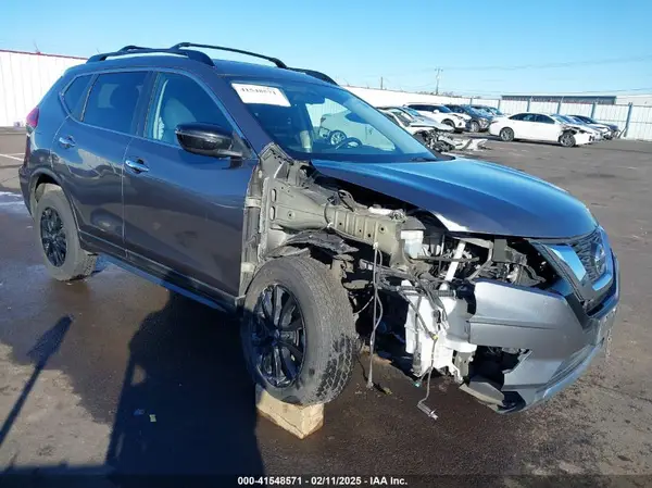 5N1AT2MV9HC817762 2017 NISSAN ROGUE - Image 1