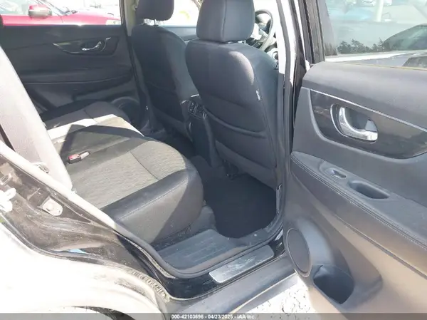 5N1AT2MV9HC822220 2017 NISSAN ROGUE - Image 8