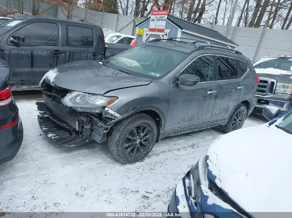 5N1AT2MV9HC825067 2017 NISSAN ROGUE - Image 2