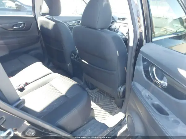 5N1AT2MV9HC827899 2017 NISSAN ROGUE - Image 8