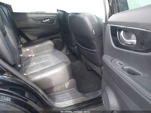 5N1AT2MV9HC840197 2017 NISSAN ROGUE - Image 8
