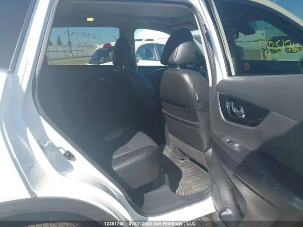 5N1AT2MV9HC852656 2017 NISSAN ROGUE - Image 8