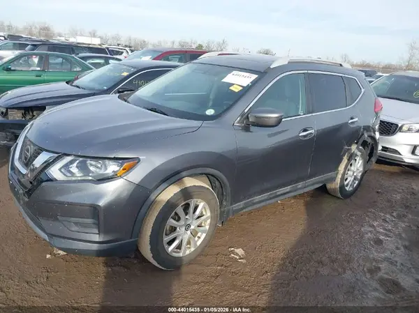 5N1AT2MV9HC854827 2017 NISSAN ROGUE - Image 2