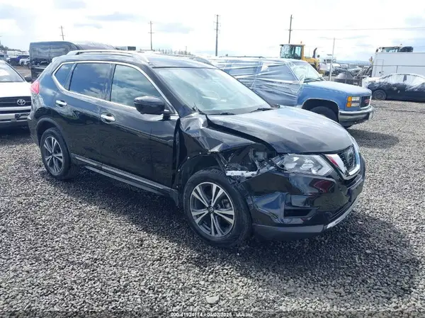 5N1AT2MV9HC868890 2017 NISSAN ROGUE - Image 1