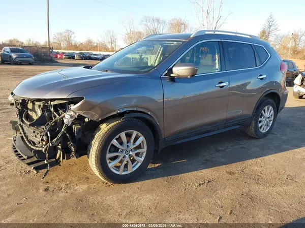 5N1AT2MV9HC874818 2017 NISSAN ROGUE - Image 2