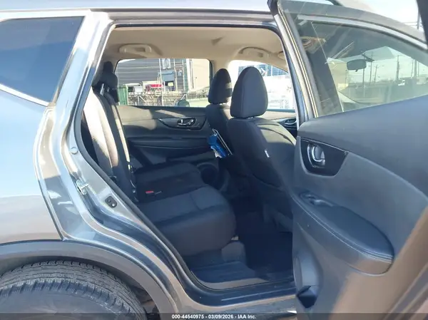 5N1AT2MV9HC874818 2017 NISSAN ROGUE - Image 8