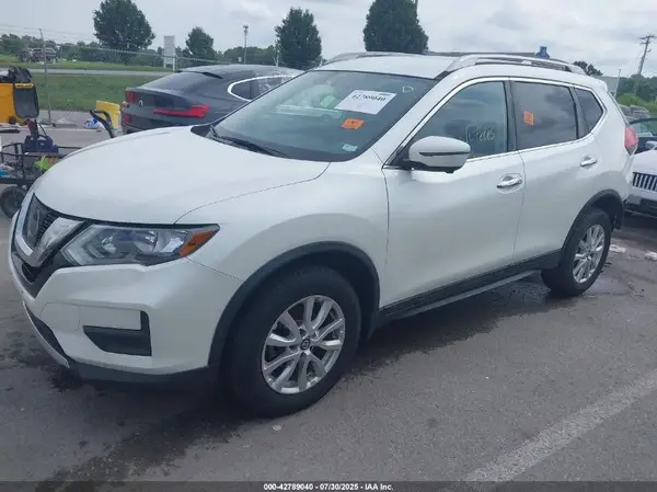 5N1AT2MV9HC884670 2017 NISSAN ROGUE - Image 2