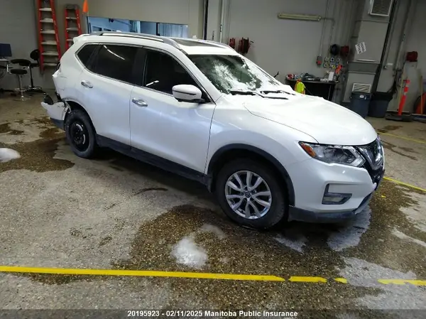 5N1AT2MV9HC895863 2017 NISSAN ROGUE - Image 1