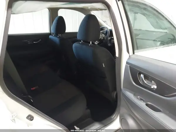 5N1AT2MV9JC717988 2018 NISSAN ROGUE - Image 8