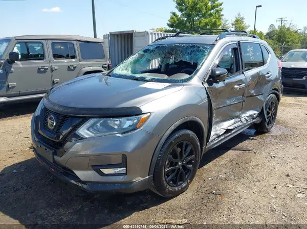5N1AT2MV9JC735049 2018 NISSAN ROGUE - Image 2