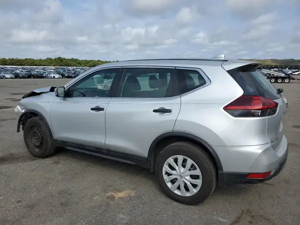 5N1AT2MV9JC738114 2018 NISSAN ROGUE - Image 2