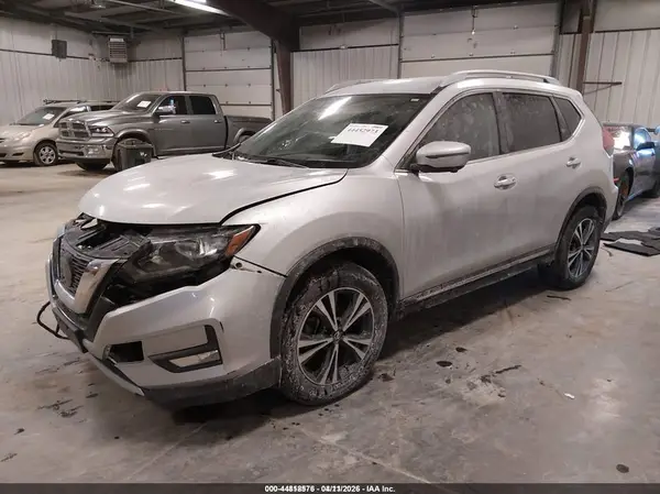 5N1AT2MV9JC743541 2018 NISSAN ROGUE - Image 2