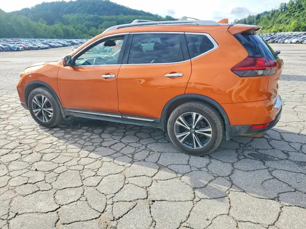 5N1AT2MV9JC758945 2018 NISSAN ROGUE - Image 2