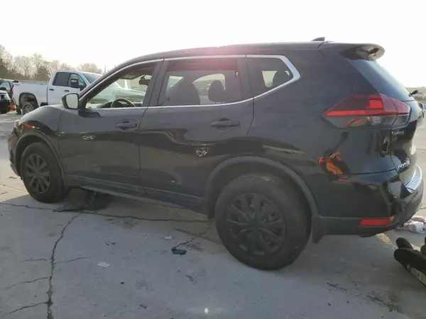 5N1AT2MV9JC768763 2018 NISSAN ROGUE - Image 2