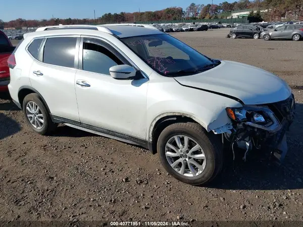 5N1AT2MV9JC772134 2018 NISSAN ROGUE - Image 1