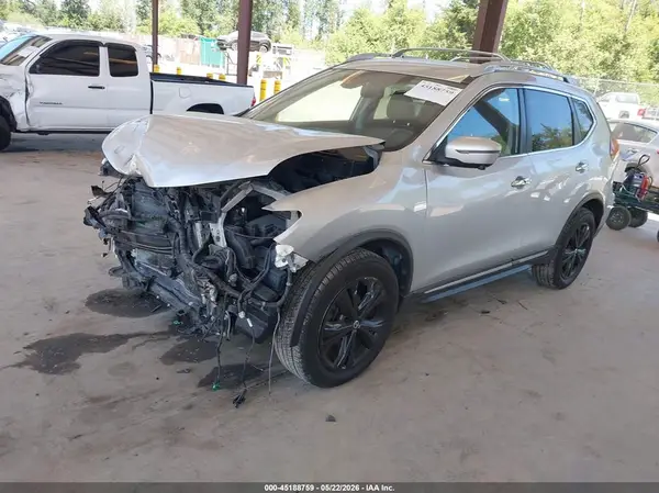 5N1AT2MV9JC802233 2018 NISSAN ROGUE - Image 2