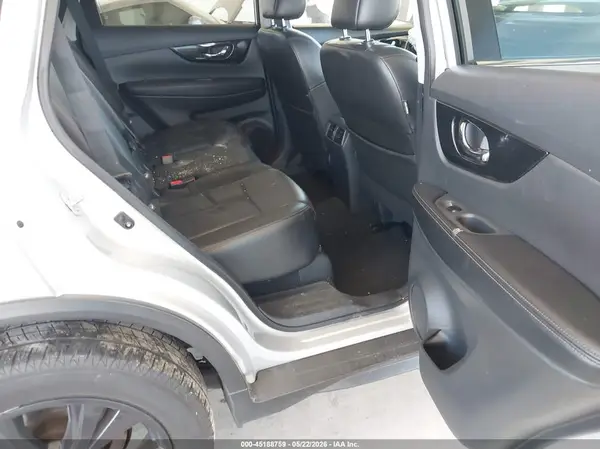 5N1AT2MV9JC802233 2018 NISSAN ROGUE - Image 8