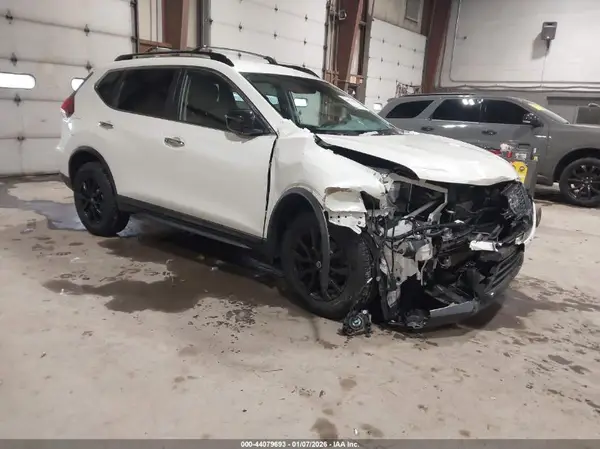 5N1AT2MV9JC813555 2018 NISSAN ROGUE - Image 1
