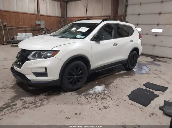 5N1AT2MV9JC813555 2018 NISSAN ROGUE - Image 2