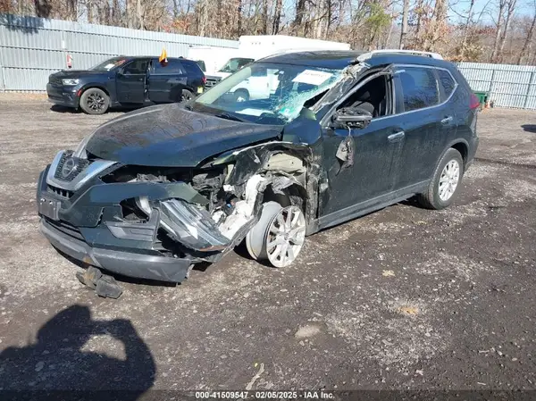 5N1AT2MV9JC821798 2018 NISSAN ROGUE - Image 2