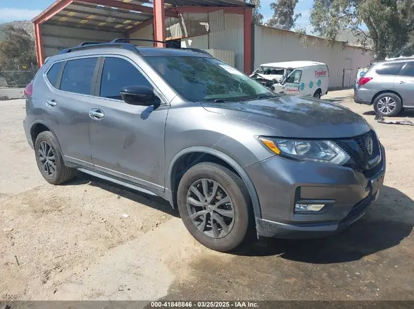 5N1AT2MV9JC828525 2018 NISSAN ROGUE - Image 1