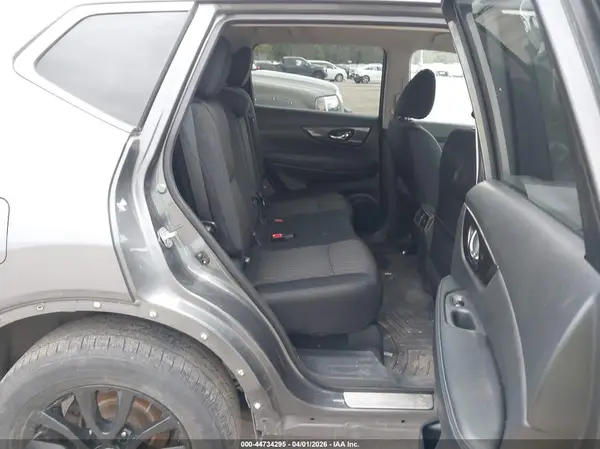 5N1AT2MV9JC832901 2018 NISSAN ROGUE - Image 8