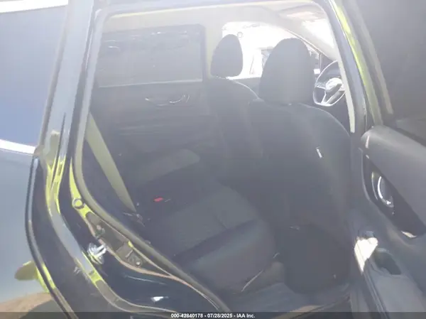 5N1AT2MV9JC834065 2018 NISSAN ROGUE - Image 8