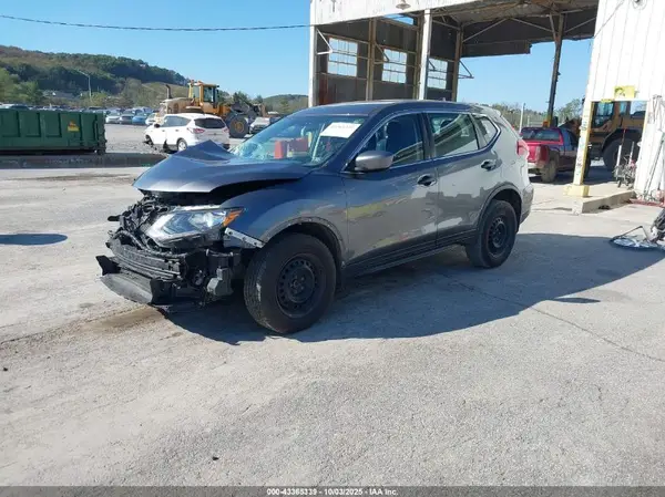 5N1AT2MV9JC840772 2018 NISSAN ROGUE - Image 2