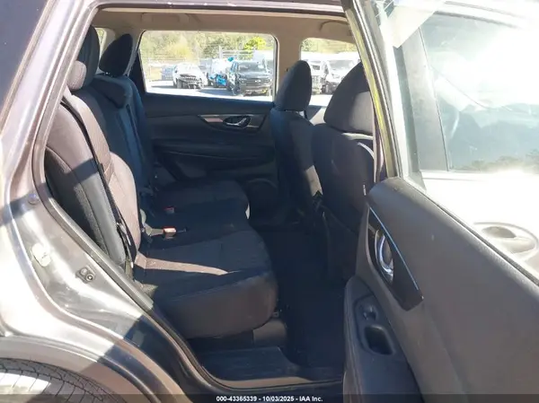 5N1AT2MV9JC840772 2018 NISSAN ROGUE - Image 8