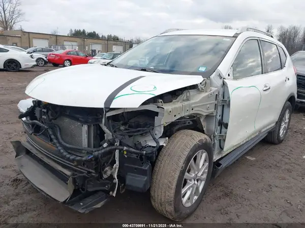 5N1AT2MV9JC848435 2018 NISSAN ROGUE - Image 2