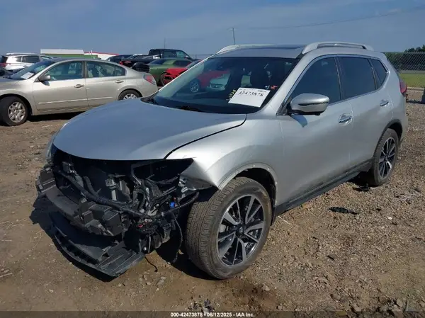 5N1AT2MVOHC812479 2017 NISSAN ROGUE - Image 2