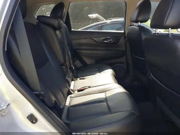 5N1AT2MVOHC812479 2017 NISSAN ROGUE - Image 8