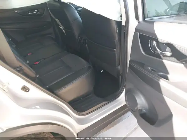 5N1AT2MVOKC705004 2019 NISSAN ROGUE - Image 8