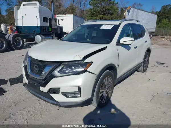 5N1AT2MVXHC732350 2017 NISSAN ROGUE - Image 2
