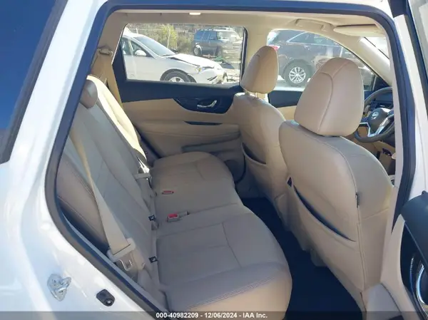 5N1AT2MVXHC732350 2017 NISSAN ROGUE - Image 8
