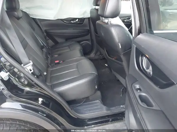 5N1AT2MVXHC738150 2017 NISSAN ROGUE - Image 8