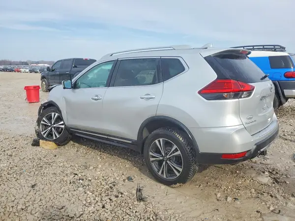 5N1AT2MVXHC739993 2017 NISSAN ROGUE - Image 2